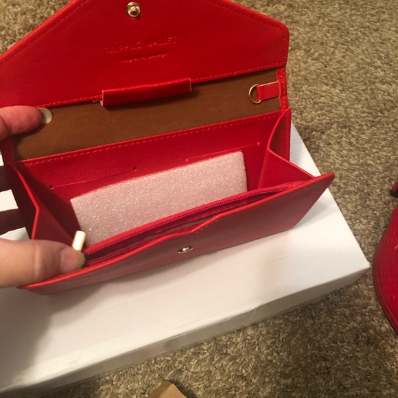 Red small clutch - Picture 2 of 2